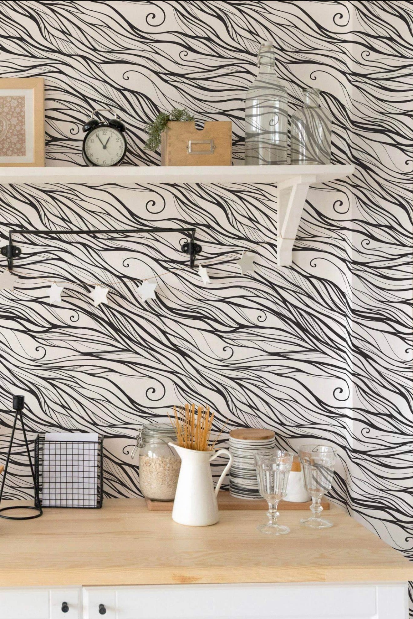 Black and white flowy lines